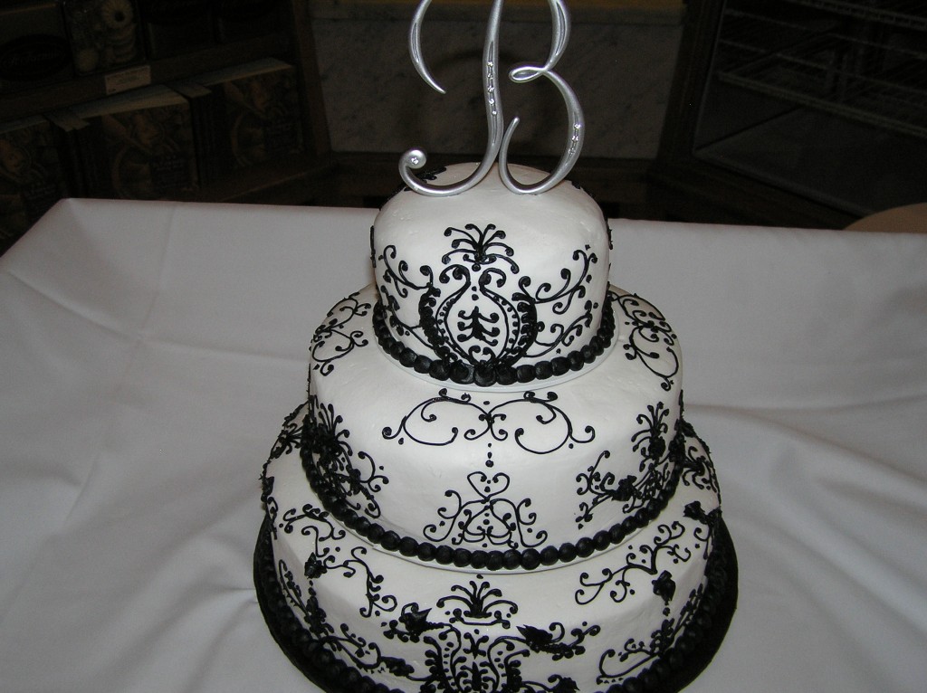 Black and White Classic Wedding Cake | Cakes On The Move