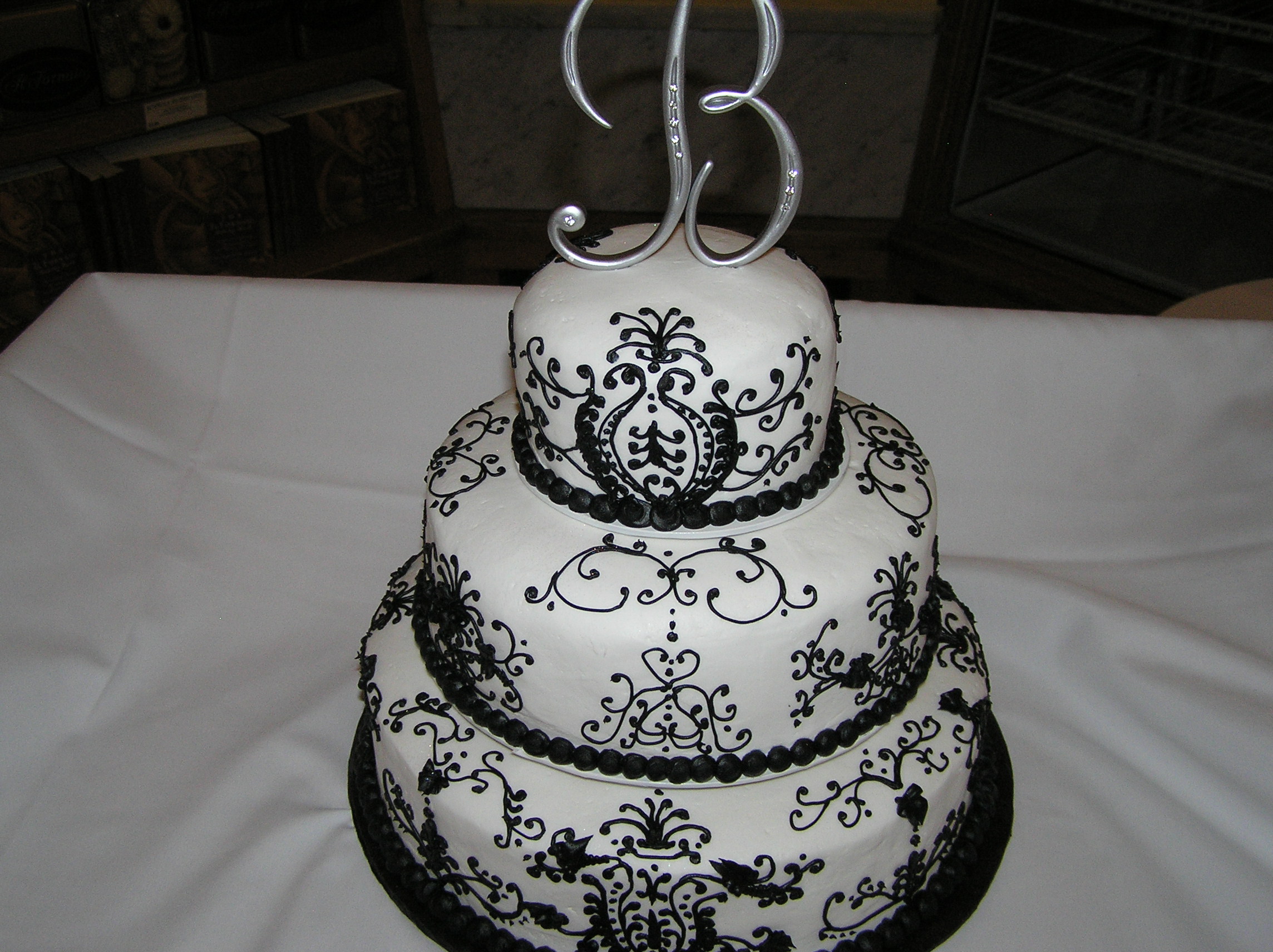 Black and White Classic Wedding Cake